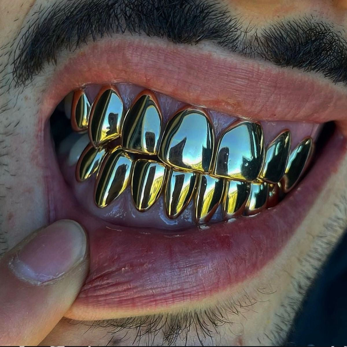 CHRONO (20 PIEZAS DE GRILLZ BAÑADAS EN ORO)