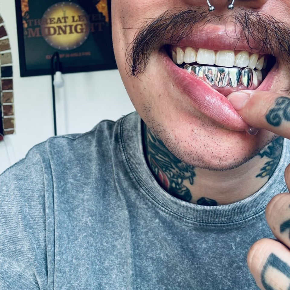 NEXON (6 PC SILVER GRILLZ)