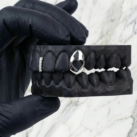 AMOUR (SILVER HEART GAP GRILLZ)